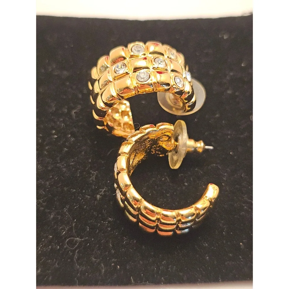 Vintage Gold Tone Quilted Rhinestone Huggie Hoop Earrings Chunky C-Hoops 80s 90s